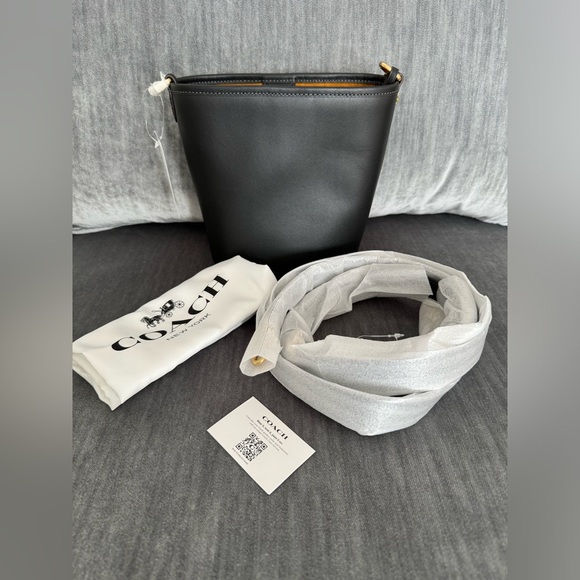 Dakota Bucket Bag 16 - Picture 1 of 5